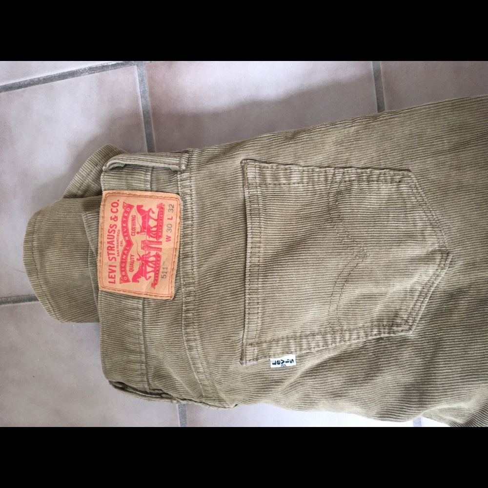 Levi’s 511 30x32 light green corduroy pants